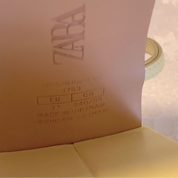 Zara Sandals Block Heels Yellow Ankle Straps Sz 6.5 has issue see 2nd pic - Picture 7 of 7